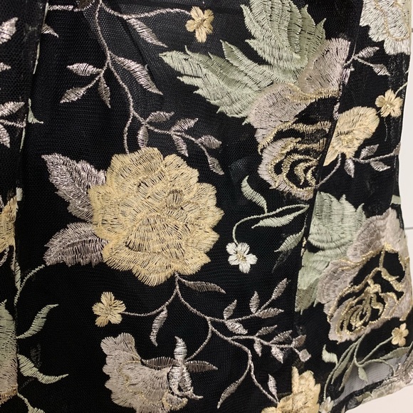 Cache black sheer floral embroidered halter top - Picture 6 of 7